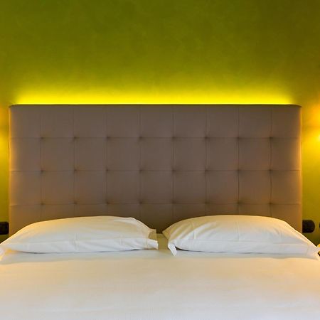 Hotel Al Campanile - Luxury Suites & Apartments Baveno Exterior photo