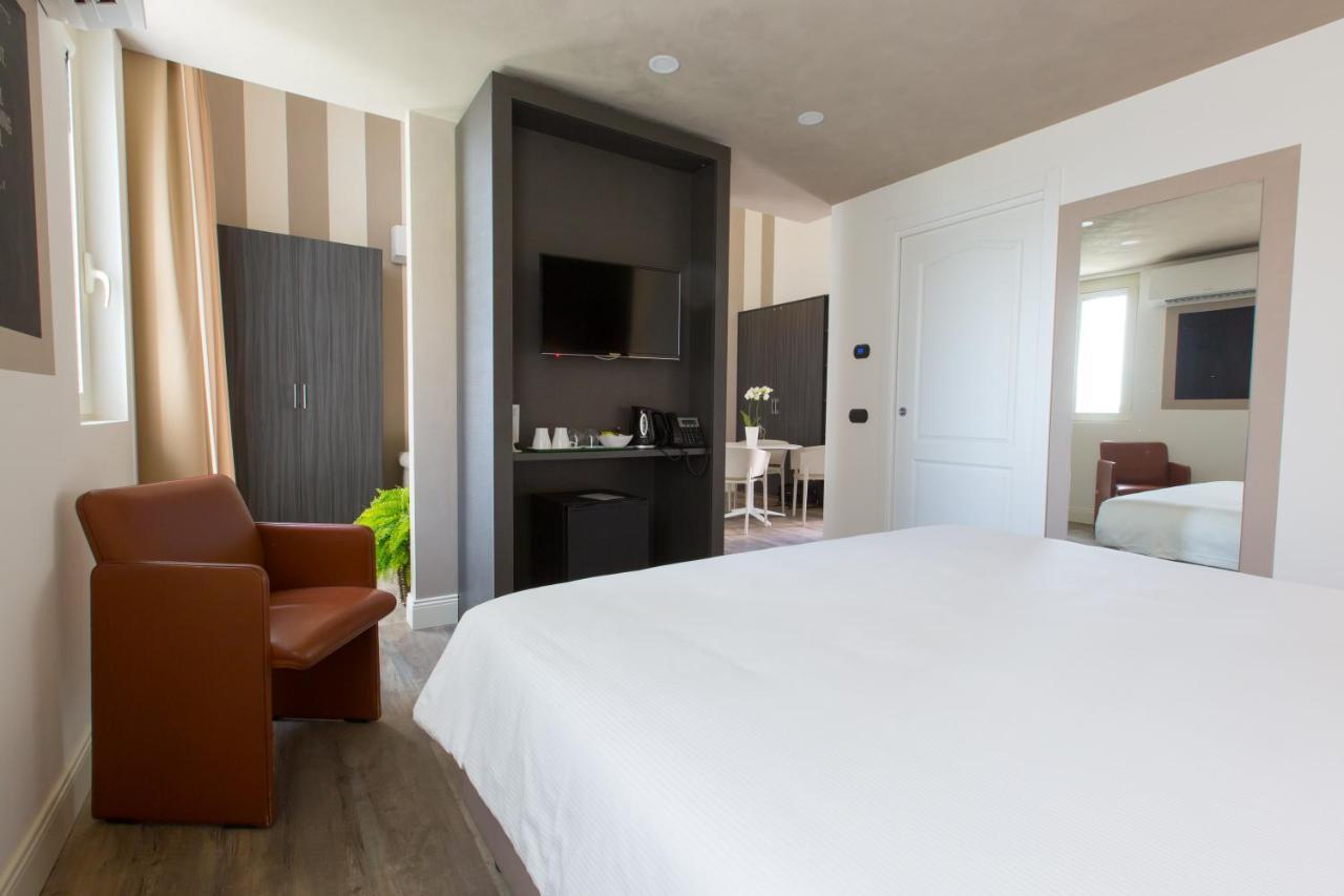 Hotel Al Campanile - Luxury Suites & Apartments Baveno Exterior photo