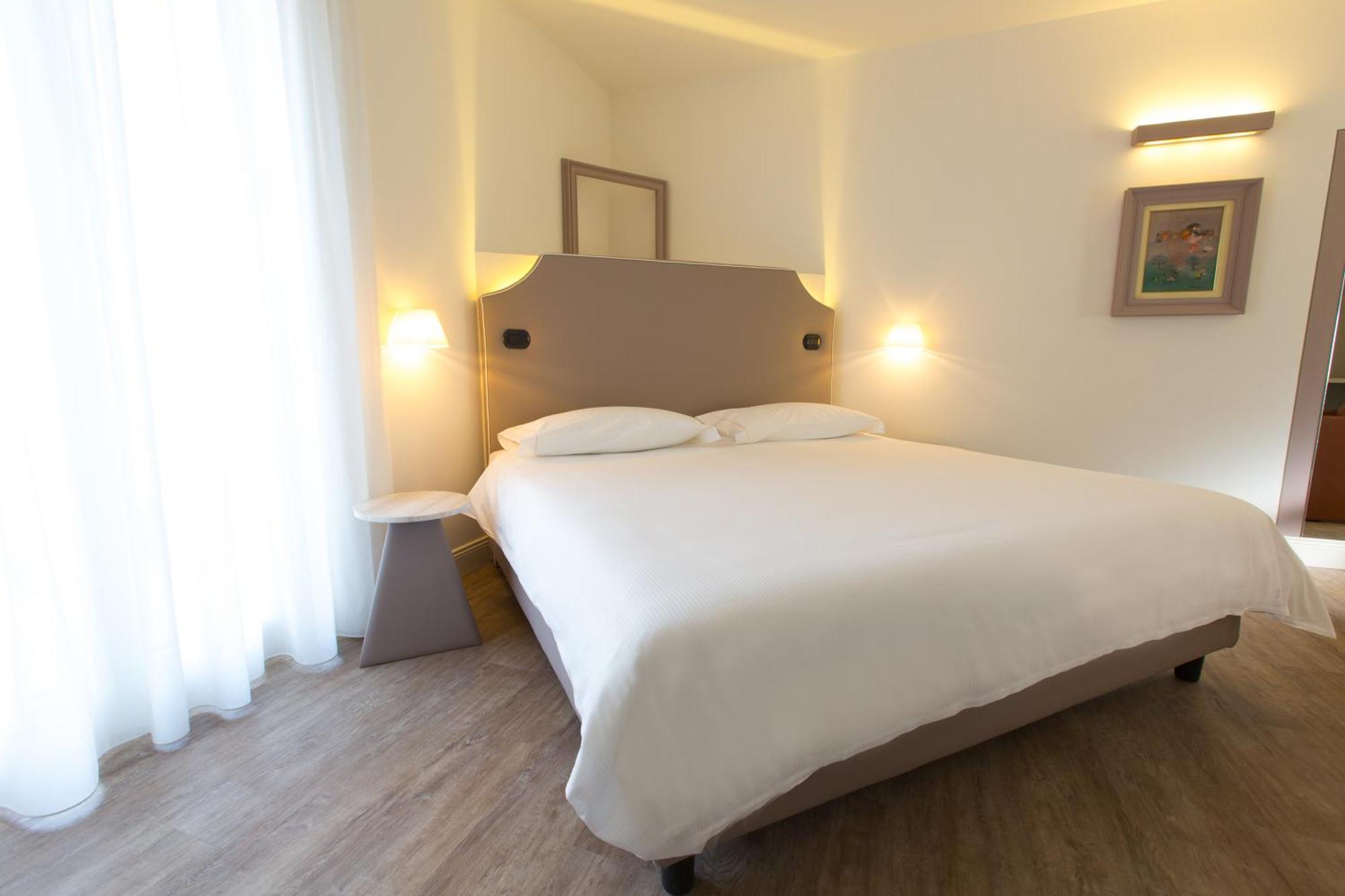 Hotel Al Campanile - Luxury Suites & Apartments Baveno Exterior photo
