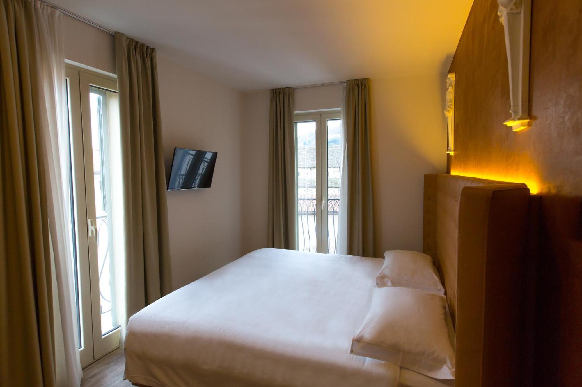 Hotel Al Campanile - Luxury Suites & Apartments Baveno Exterior photo