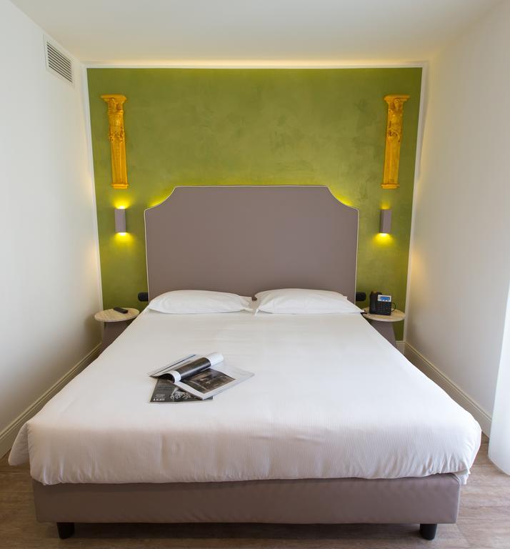 Hotel Al Campanile - Luxury Suites & Apartments Baveno Exterior photo